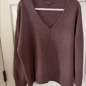 Vince Camuto extra large sweater could also fit extra extra large.